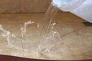 岭东漏水维修 免砸砖防水材料该如何施工
